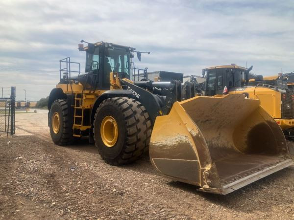 2023 John Deere 844 P Wheel Loader image 8