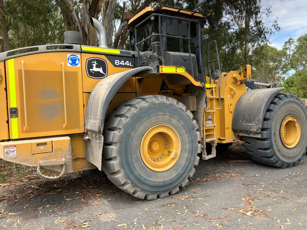 2019 John Deere 844L Wheel Loader image 3