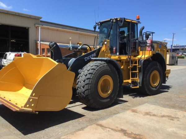 2022 John Deere 744L Wheel Loader