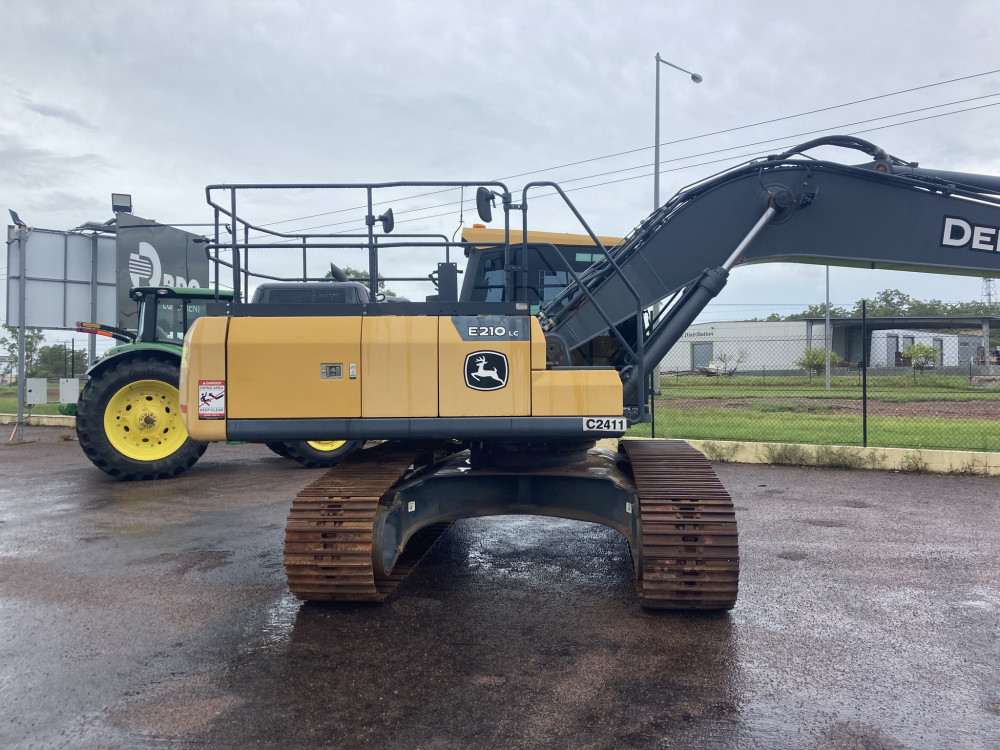 2020 John Deere E210-II Excavator image 3