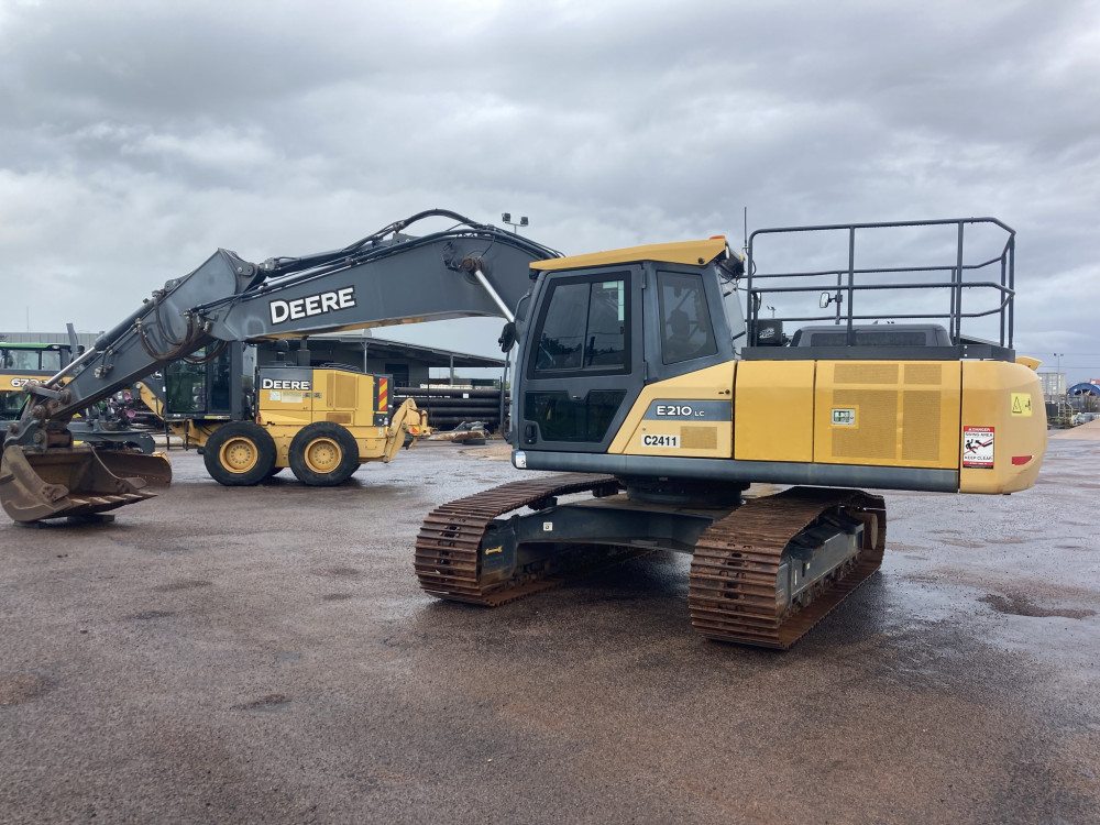 2020 John Deere E210-II Excavator image 4