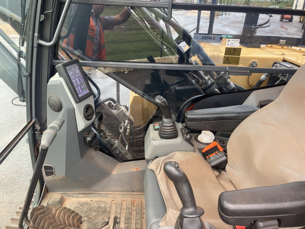 2020 John Deere E210-II Excavator image 25