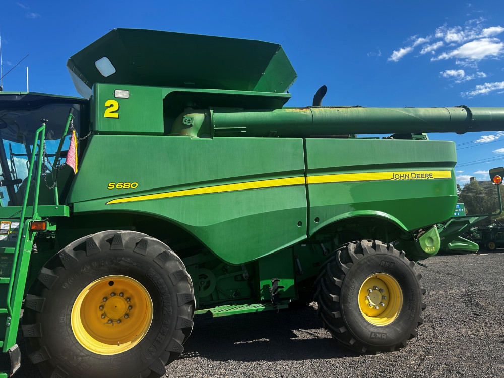 2012 John Deere S680 Combine image 3