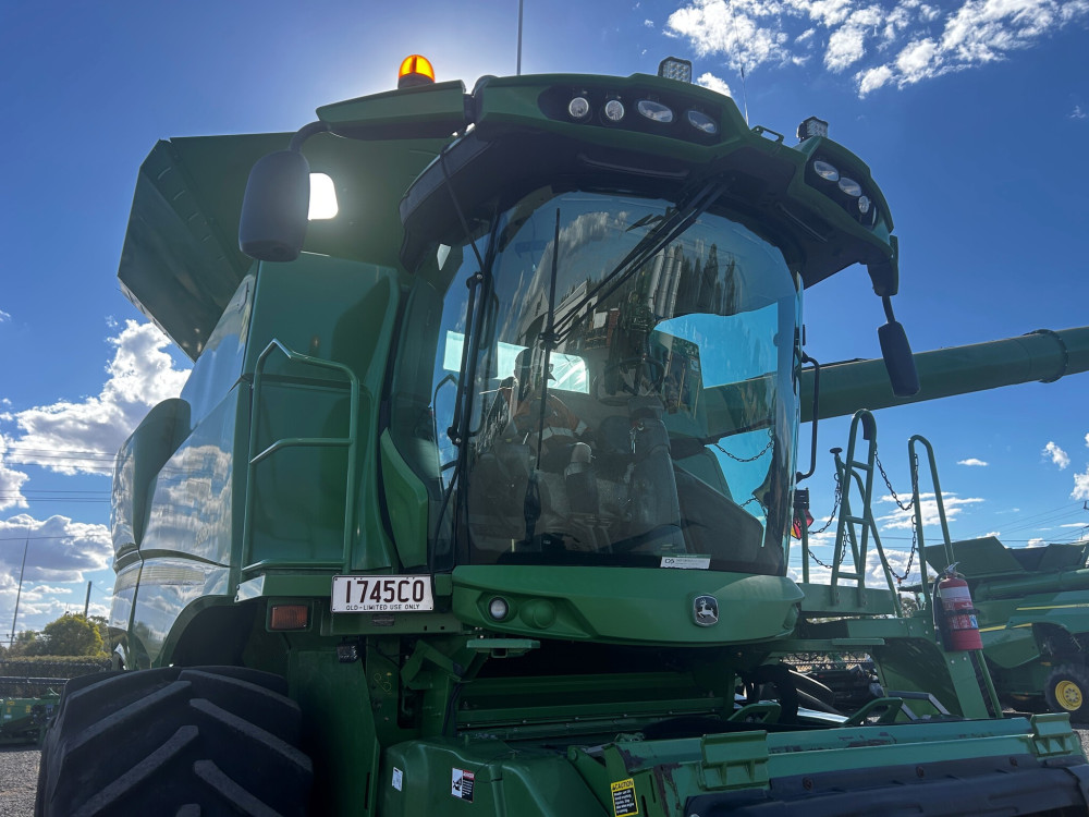 2012 John Deere S680 Combine image 4