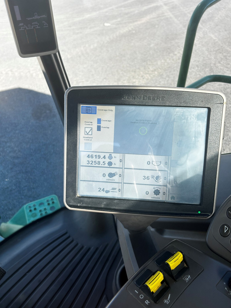 2012 John Deere S680 Combine image 12