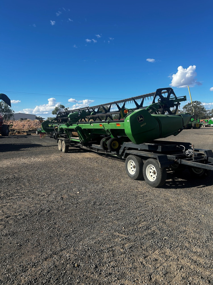 2012 John Deere S680 Combine image 13
