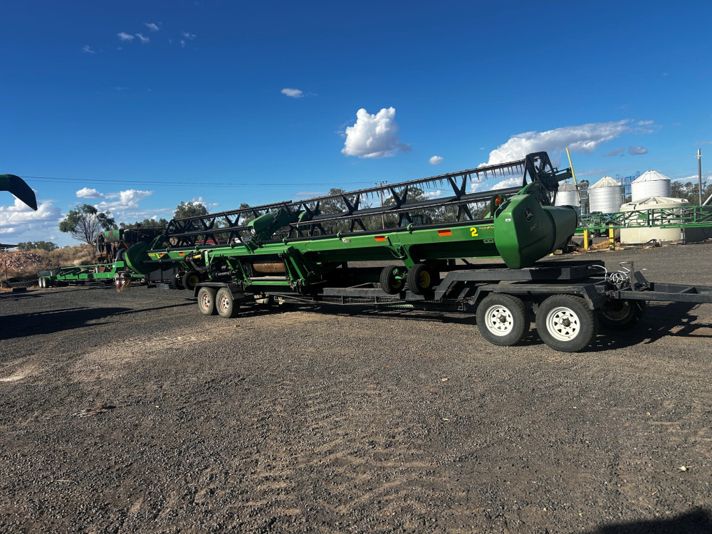 2012 John Deere S680 Combine image 14