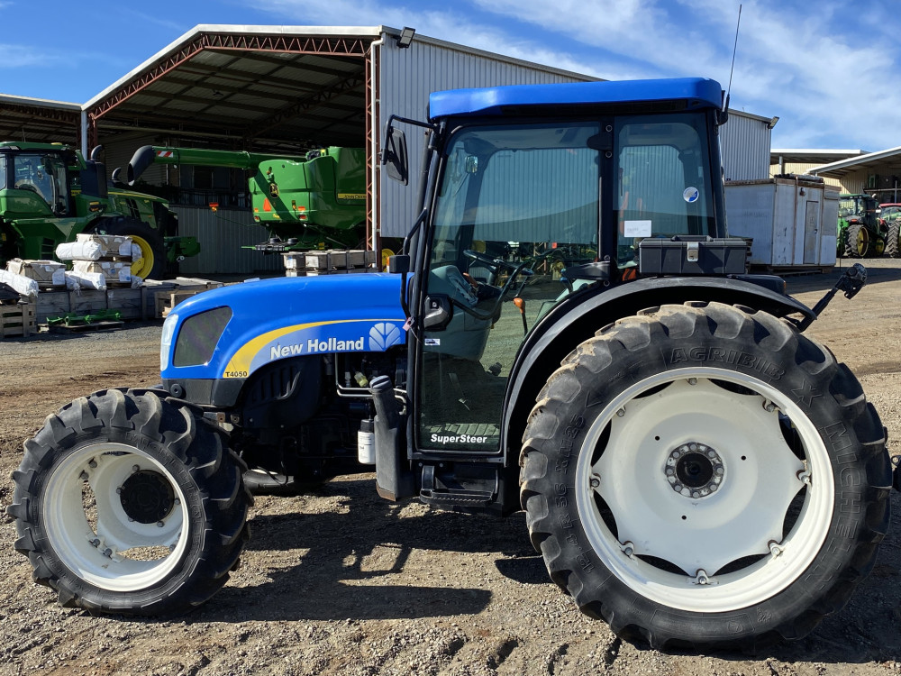 2011 New Holland T4050 Utility Tractor image 5