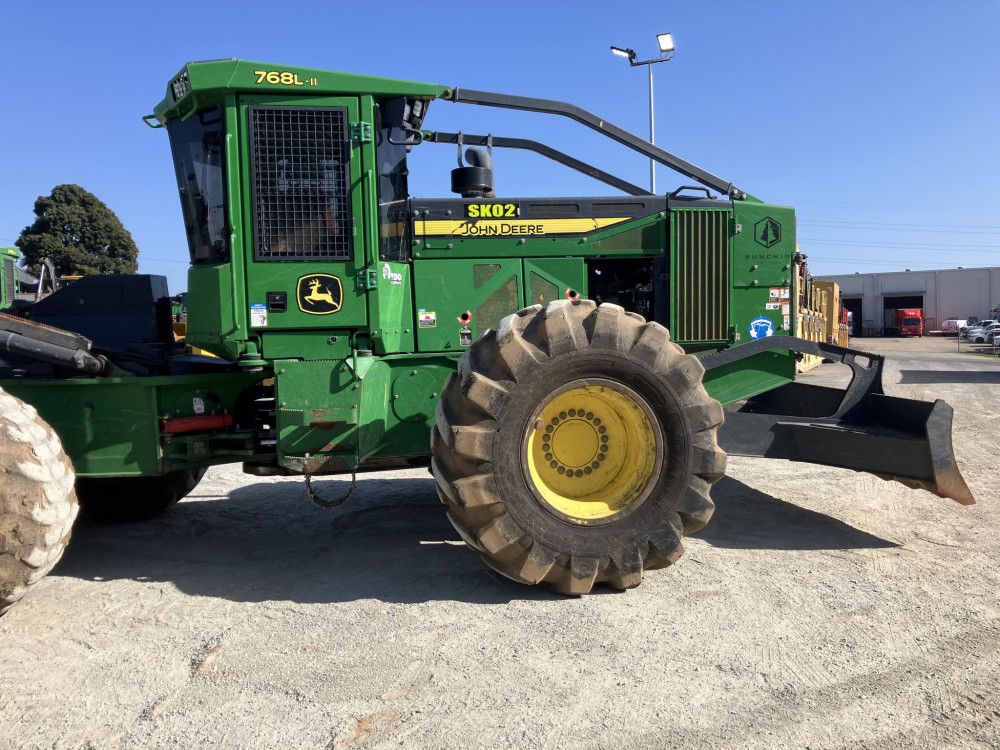 2020 John Deere 768L-II Skidder image 3