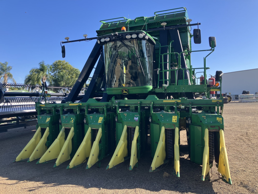 2019 John Deere CP690 Cotton Picker image 2