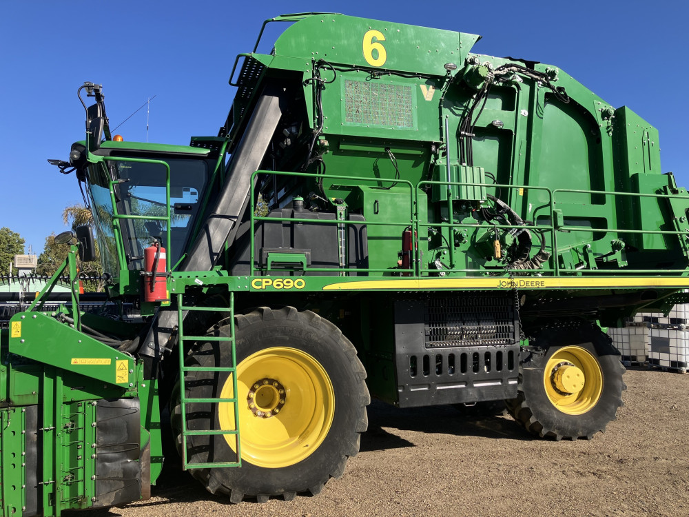 2019 John Deere CP690 Cotton Picker image 3