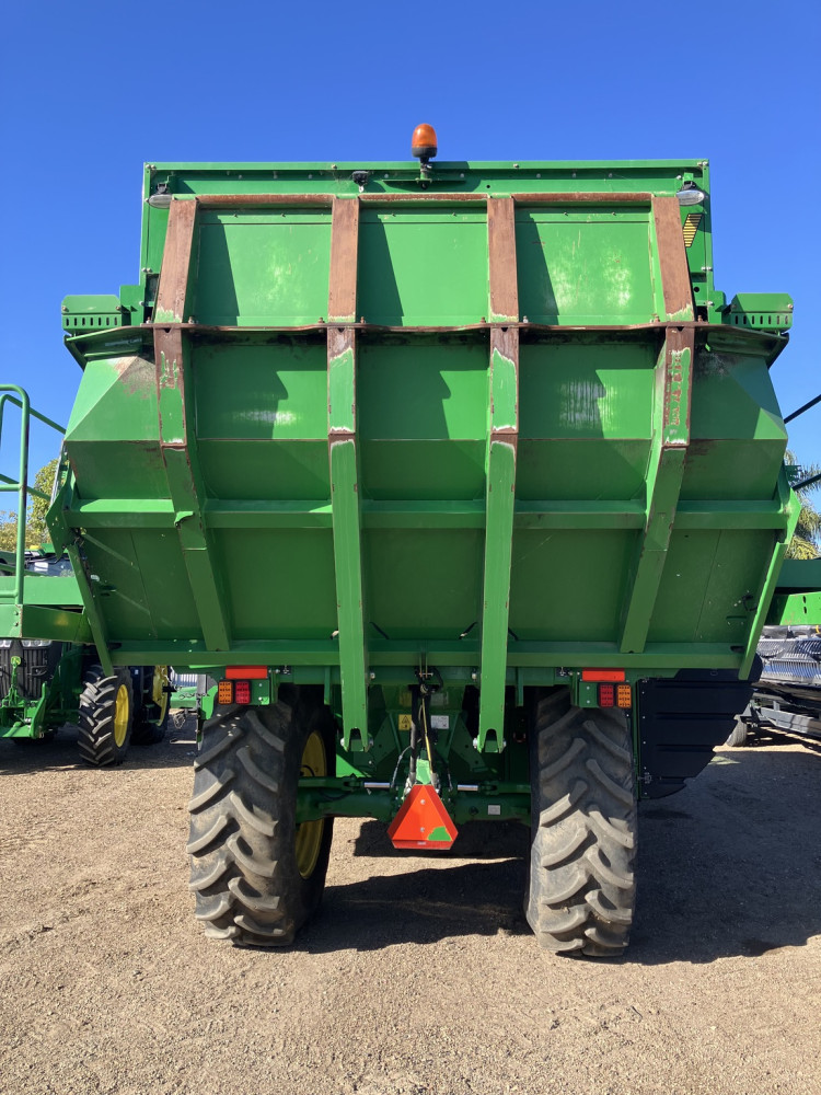 2019 John Deere CP690 Cotton Picker image 4