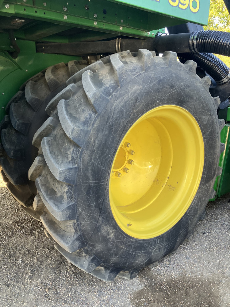 2019 John Deere CP690 Cotton Picker image 5