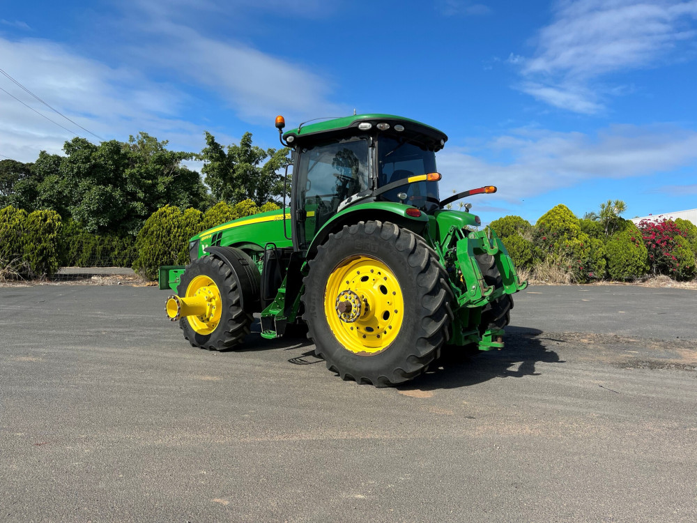 2016 John Deere 8370R Row Crop Tractor image 4