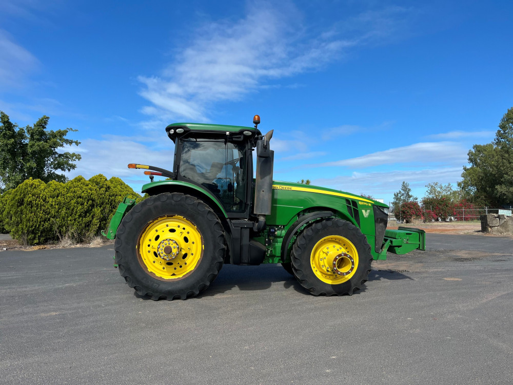 2016 John Deere 8370R Row Crop Tractor image 7