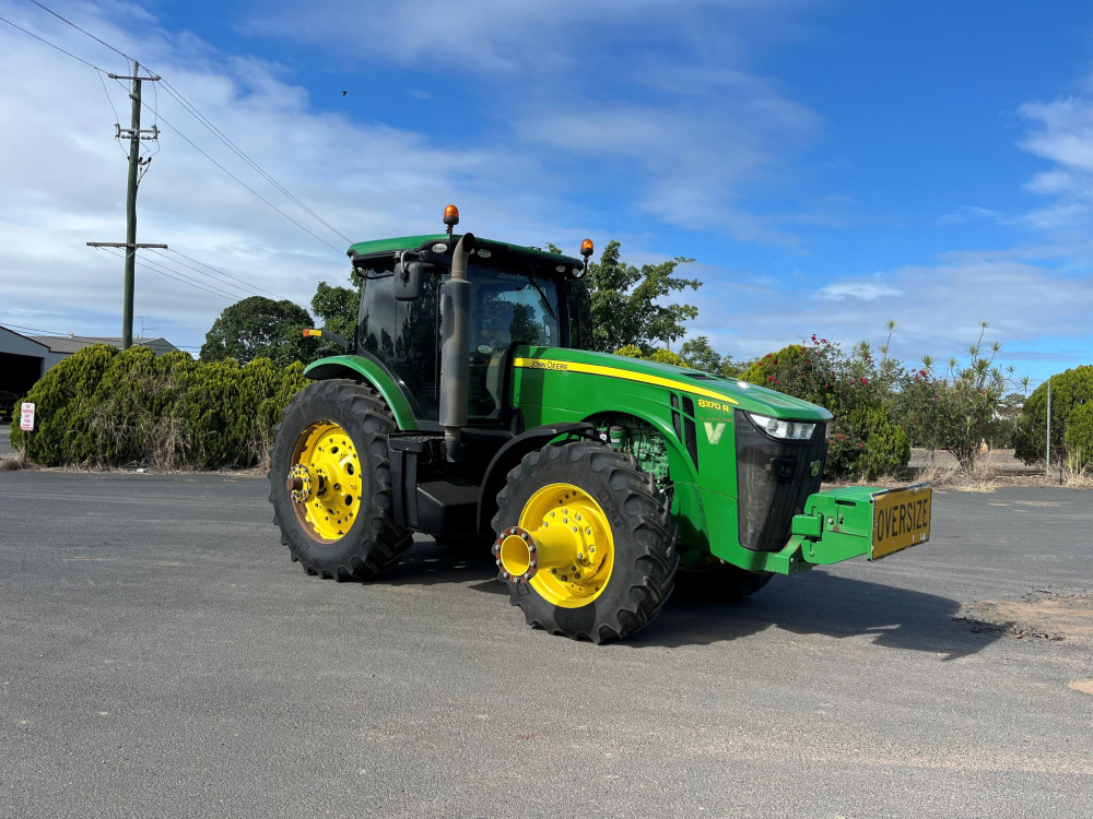 2016 John Deere 8370R Row Crop Tractor image 8
