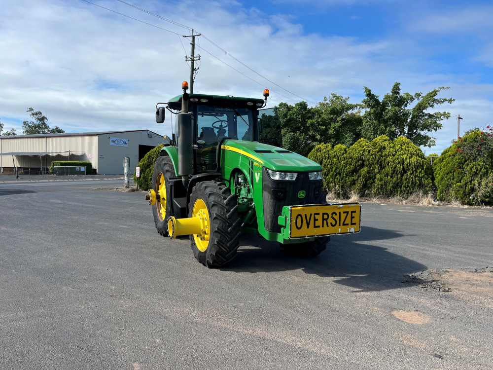 2016 John Deere 8370R Row Crop Tractor image 9