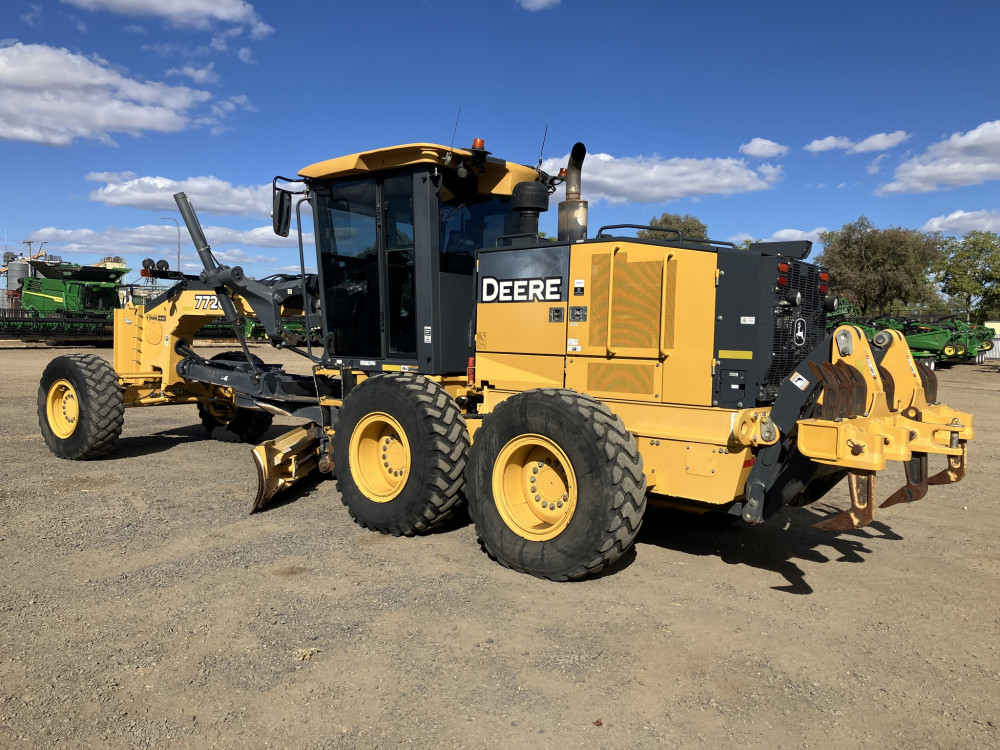 2017 John Deere 772GP Motor Grader image 2
