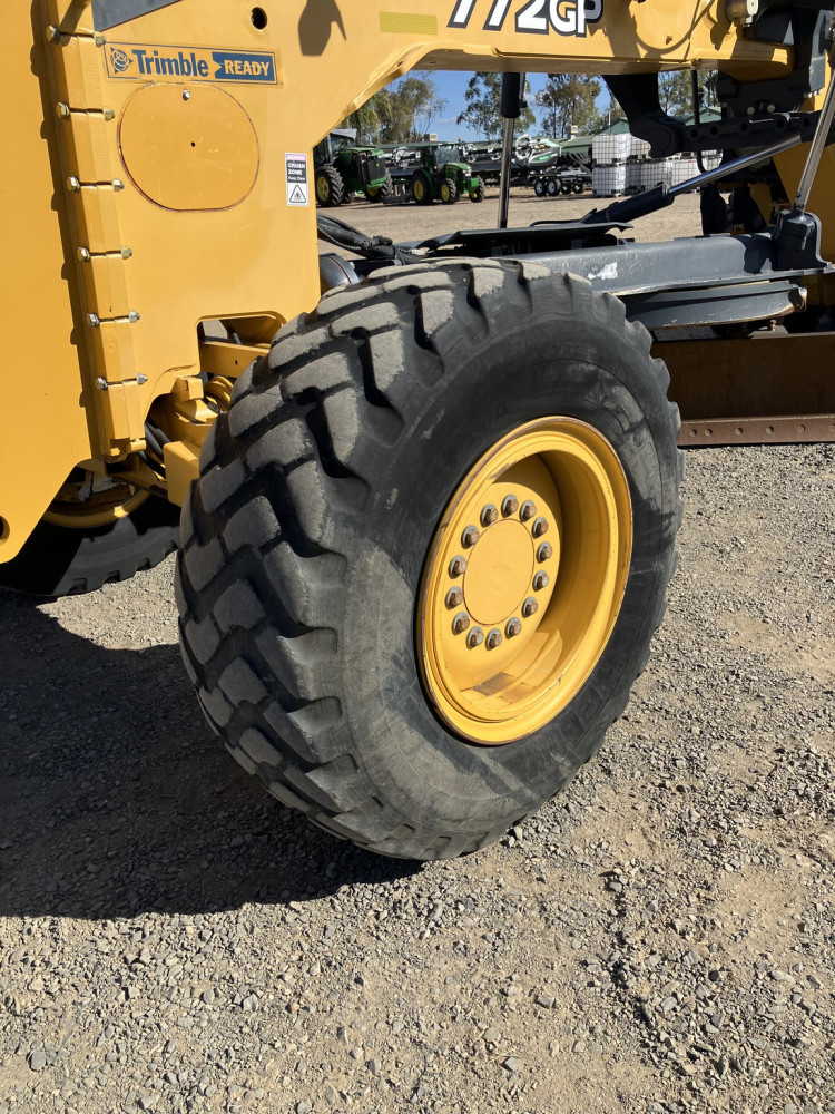 2017 John Deere 772GP Motor Grader image 8