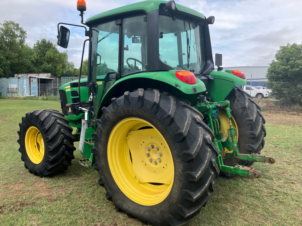 2012 John Deere 6330 Row Crop Tractor image 2