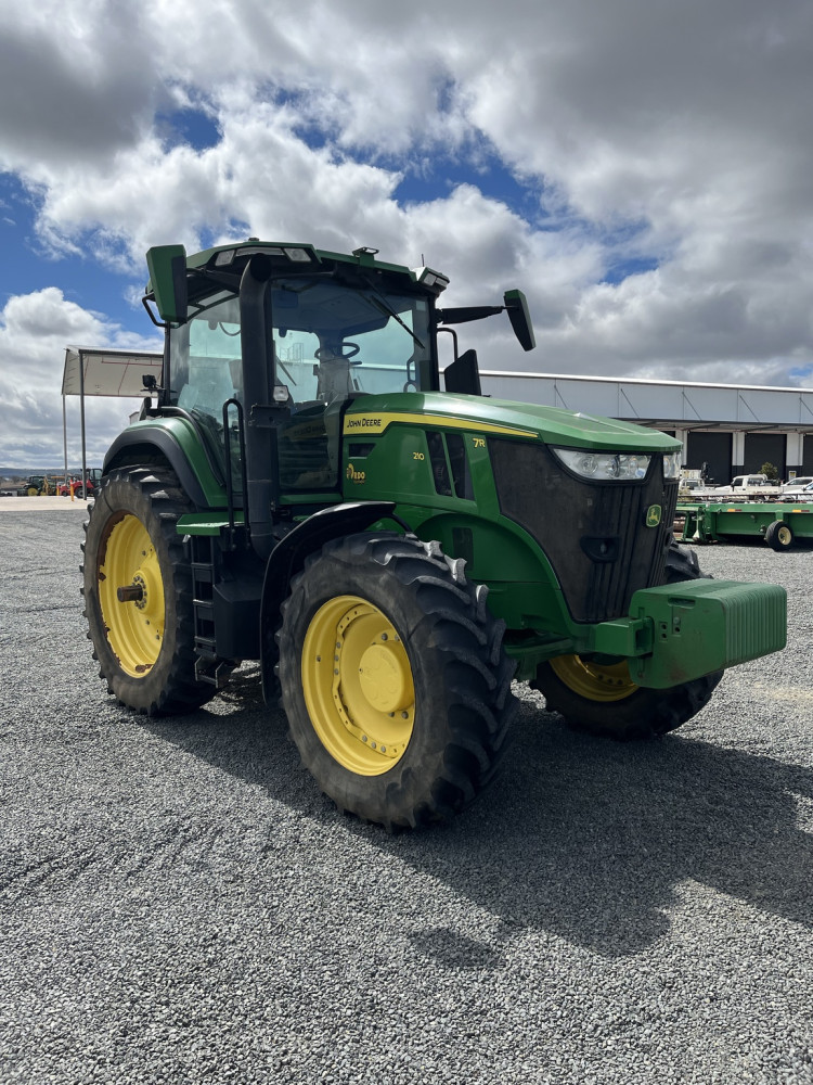 2021 John Deere 7R 210 Row Crop Tractor image 4